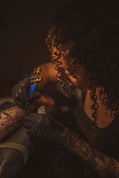 Black Lining - Franka - Tattoo Artist